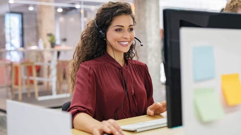 How a Virtual Receptionist Improves Customer Relations