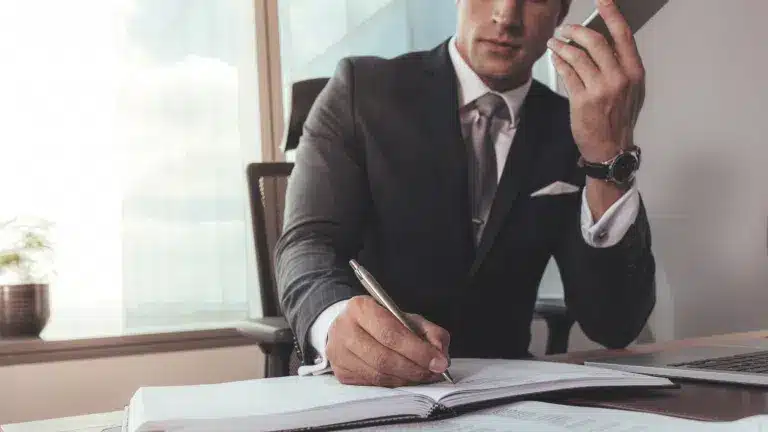 How Lawyers Can Improve Client Communication During Summer Vacation Season